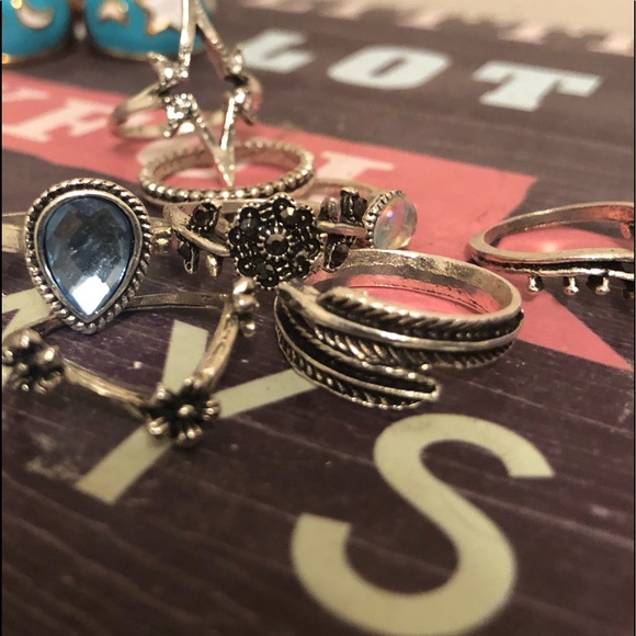 FIRM Lowered 🌸 Gorgeous...Ring Cluster 🌺💛 - Picture 7 of 8